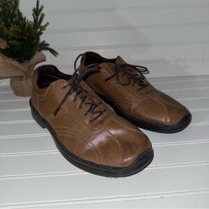 Men’s dress shoes